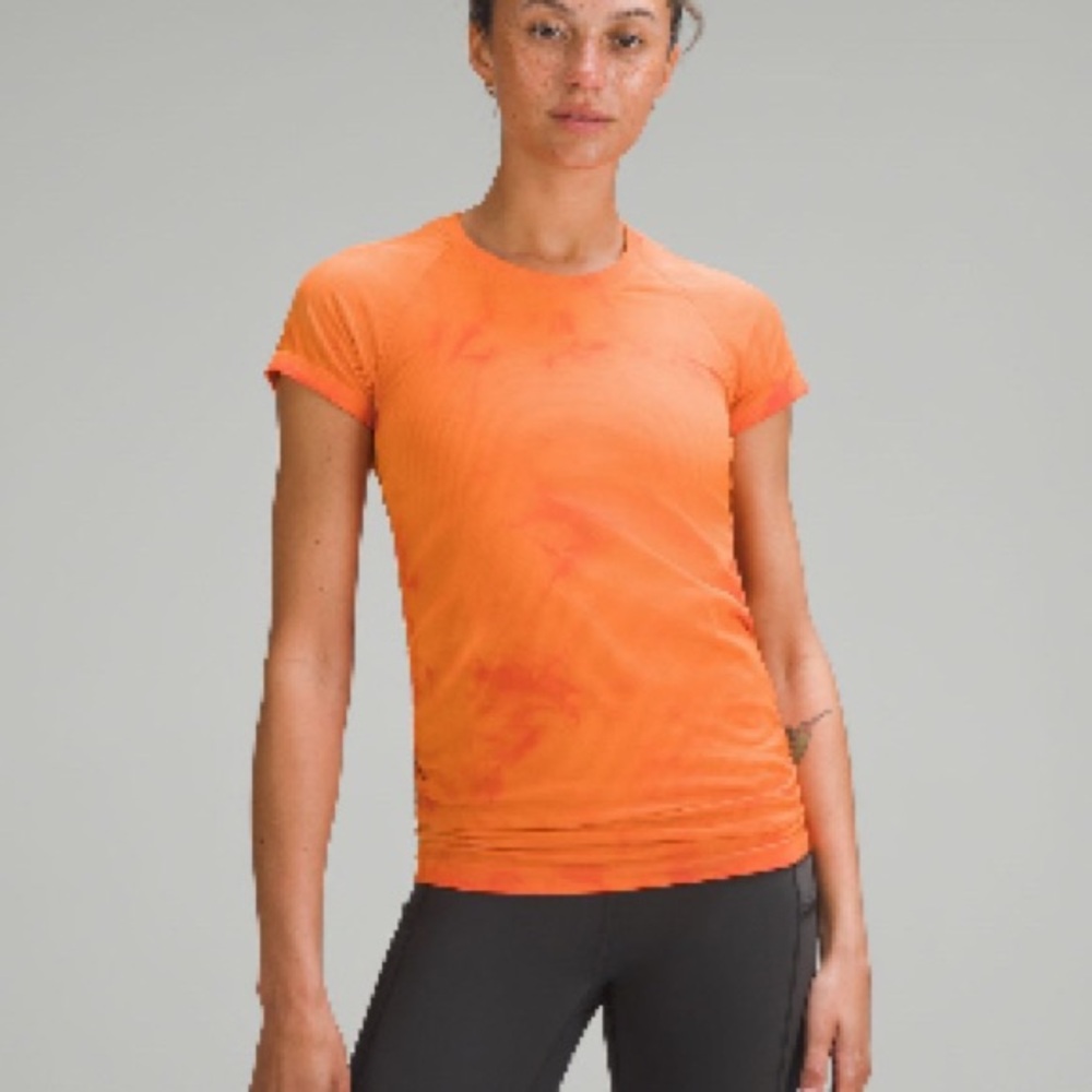 Lululemon Swiftly Tech Short-Sleeve
Shirt 2.0
Marble Dye Solar Orange